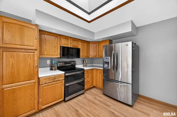 $275,000 | 568 Knox Highway 26, Galesburg, IL 61401