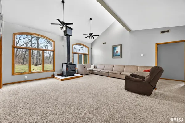 $275,000 | 568 Knox Highway 26, Galesburg, IL 61401