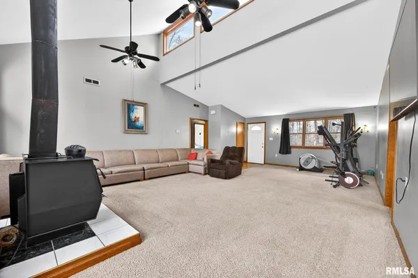 $275,000 | 568 Knox Highway 26, Galesburg, IL 61401