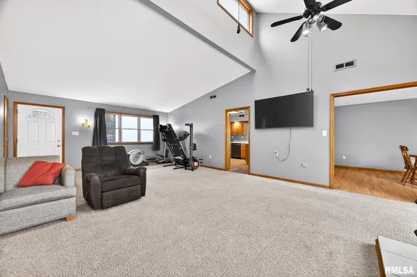 $275,000 | 568 Knox Highway 26, Galesburg, IL 61401