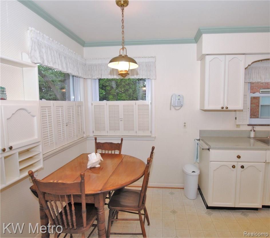 3635 Rockingham Road Royal Oak, MI 48073 - Photo 12 of 42 Eating Area in Kitchen