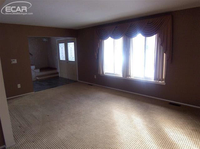343 Holland Road Flushing, MI 48433 - Photo 3 of 25 21413529-2.JPG