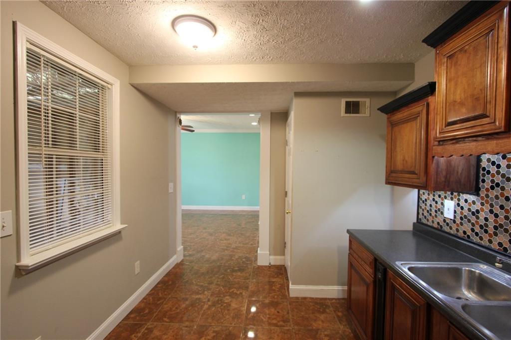 818 Springlake Road Lawrenceville, GA 30045 - Photo 15 of 74