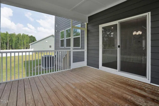 a view of backyard with balcony
