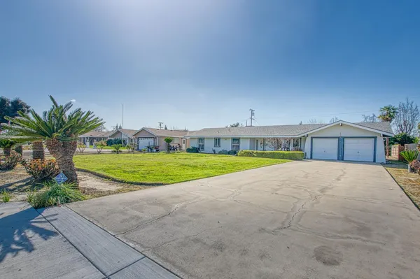 $555,000 | 2511 18th Avenue, Kingsburg, CA 93631
