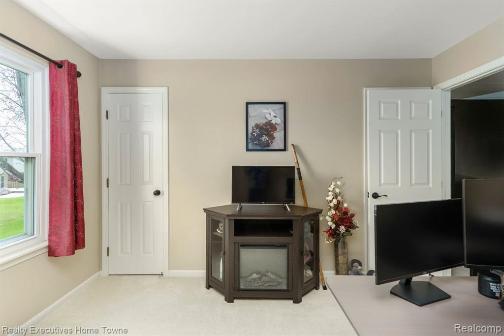 46399 Hanford Road Canton, MI 48187 - Photo 39 of 59