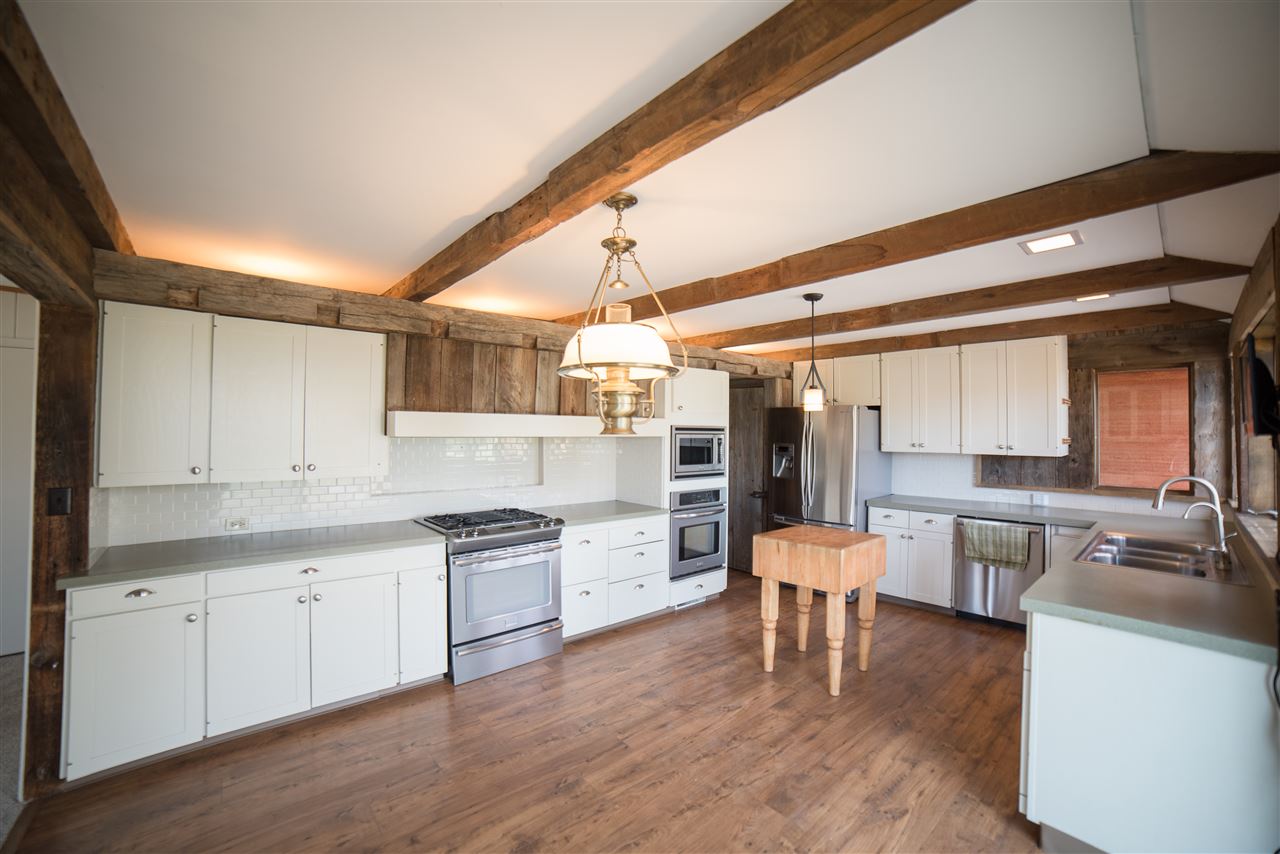 1895 South Donnybrook Road Suttons Bay, MI 49682 - Photo 9 of 29 1859894-8.JPG
