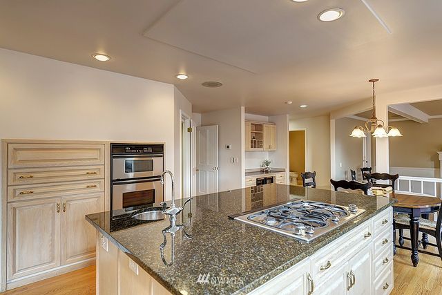 $865,400 | 17207 Southeast 45th Street, Bellevue, WA 98006