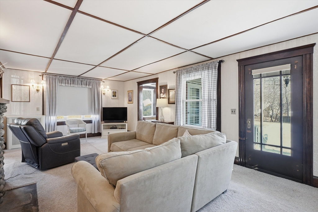 42 Great Woods Road Lynn, MA 01904 - Photo 4 of 42