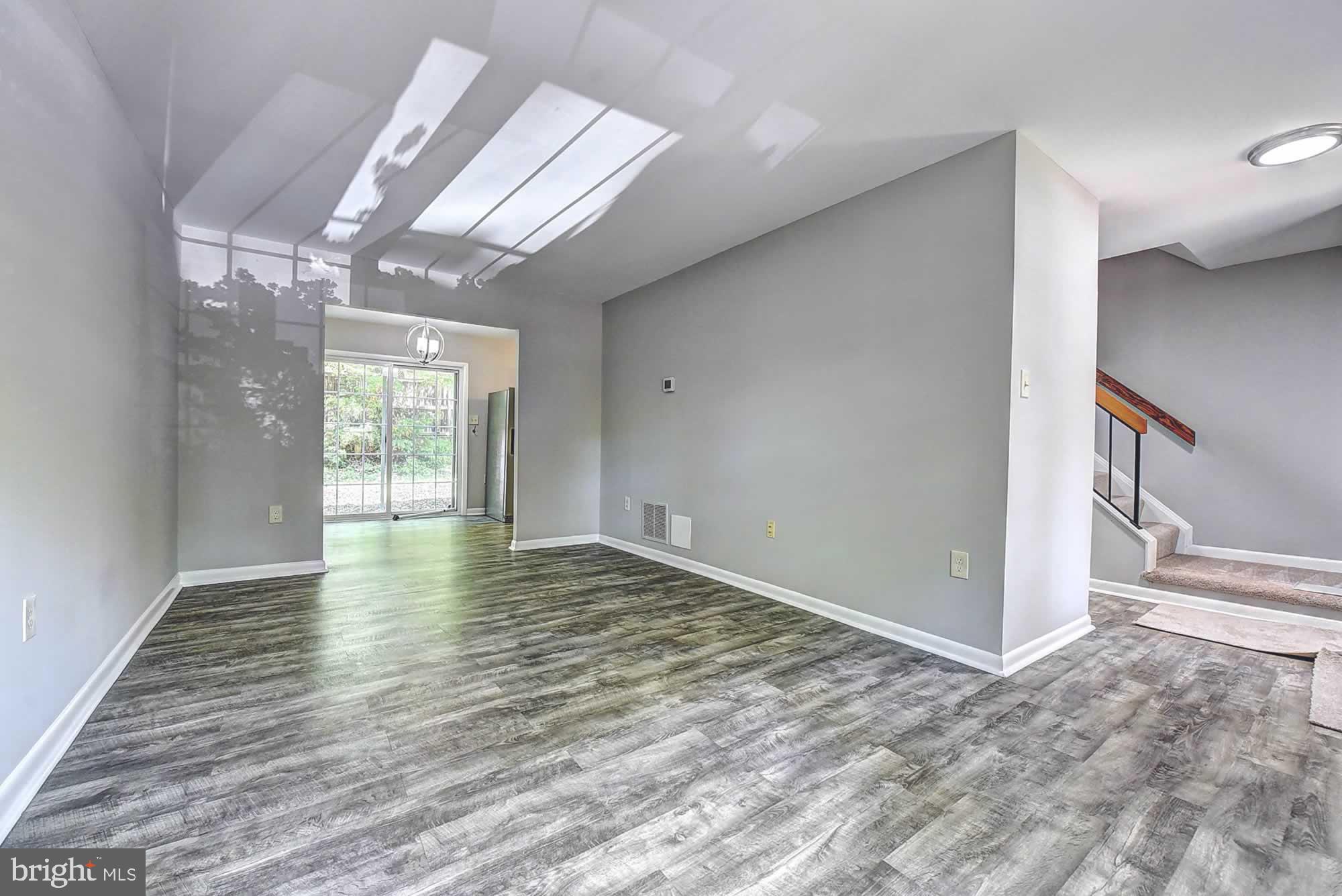 2226 Gunsmith Square Reston, VA 20191 - Photo 8 of 35 a view of an empty room with a window