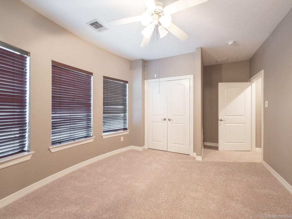 4118 Bonner View Lane Houston, TX 77007 - Photo 20 of 39 a view of an empty room with a window