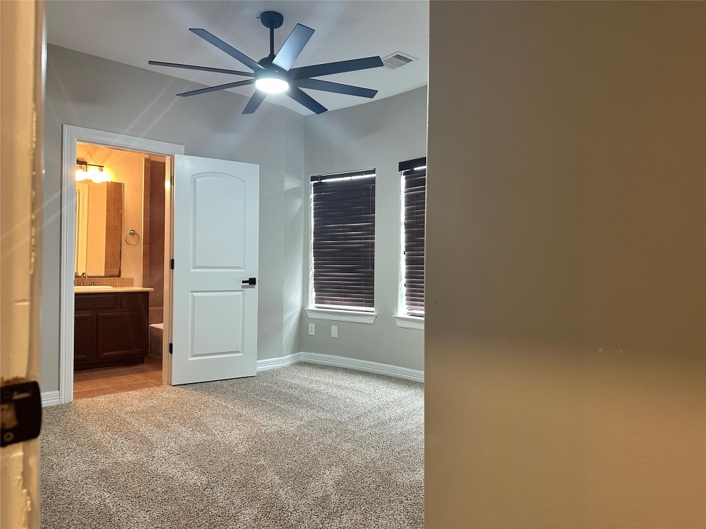 4118 Bonner View Lane Houston, TX 77007 - Photo 22 of 39 a view of an empty room with a window