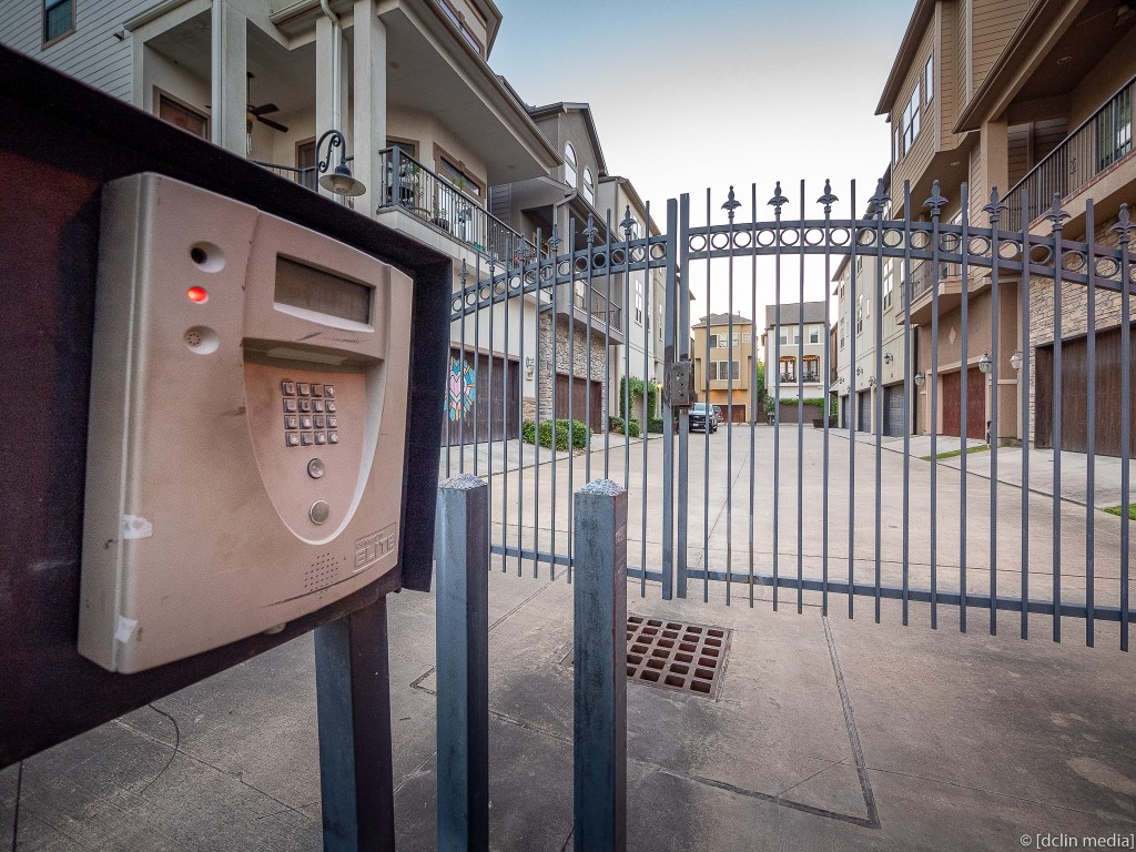 4118 Bonner View Lane Houston, TX 77007 - Photo 26 of 39 a view of a hallway with a front door