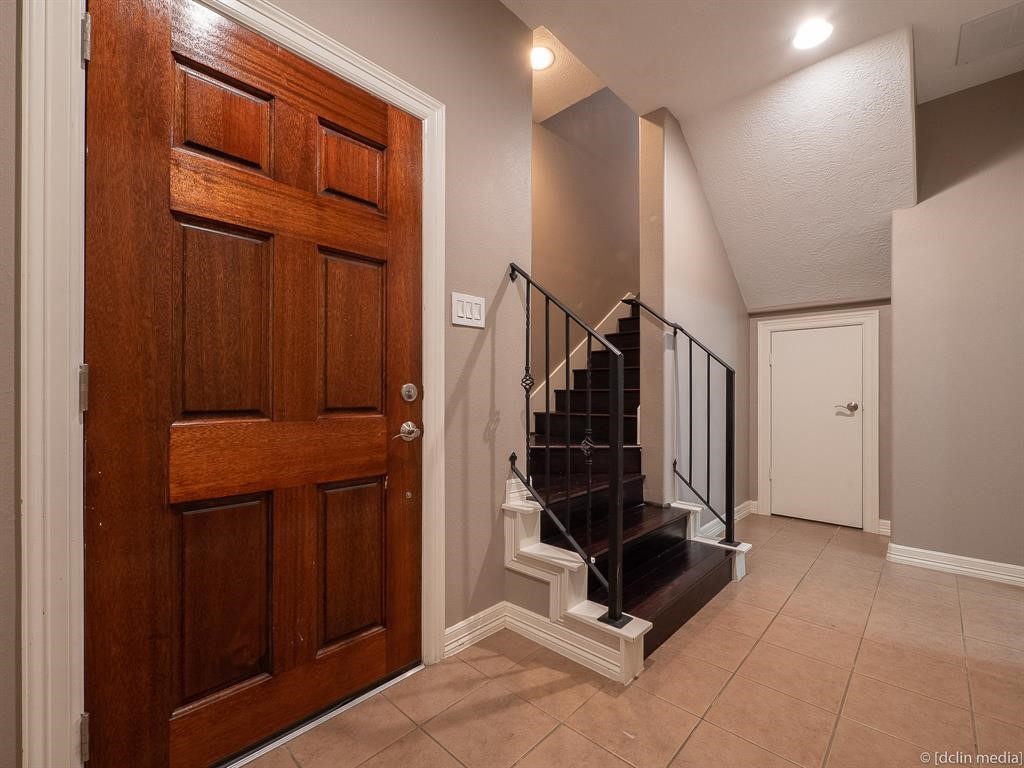 4118 Bonner View Lane Houston, TX 77007 - Photo 4 of 39 a view of an entryway door
