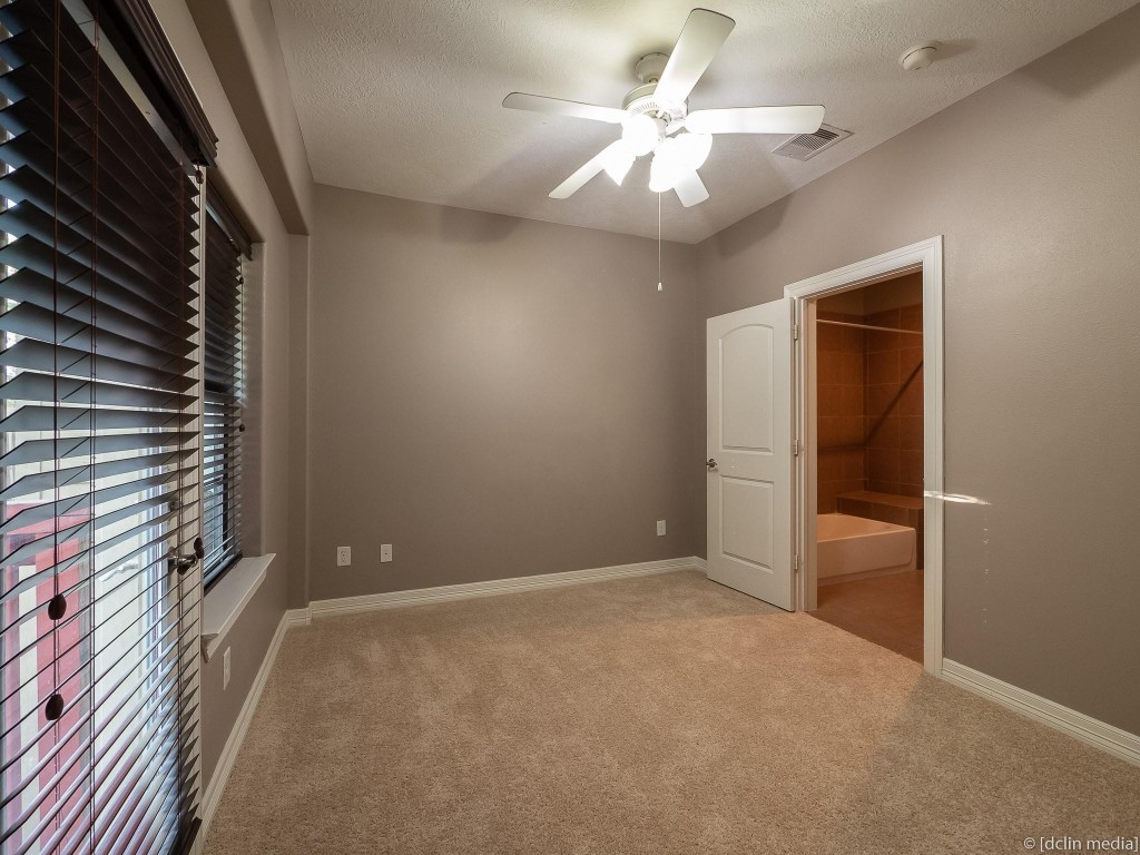 4118 Bonner View Lane Houston, TX 77007 - Photo 5 of 39 a view of an empty room