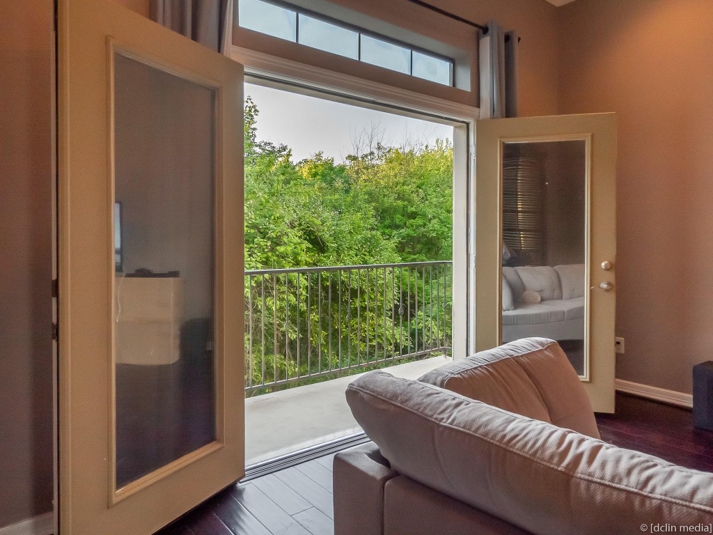 4118 Bonner View Lane Houston, TX 77007 - Photo 8 of 39 a bedroom with a bed and a large window