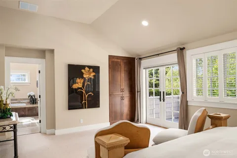 $3,645,000 | 10910 Northeast 18th Place, Bellevue, WA 98004