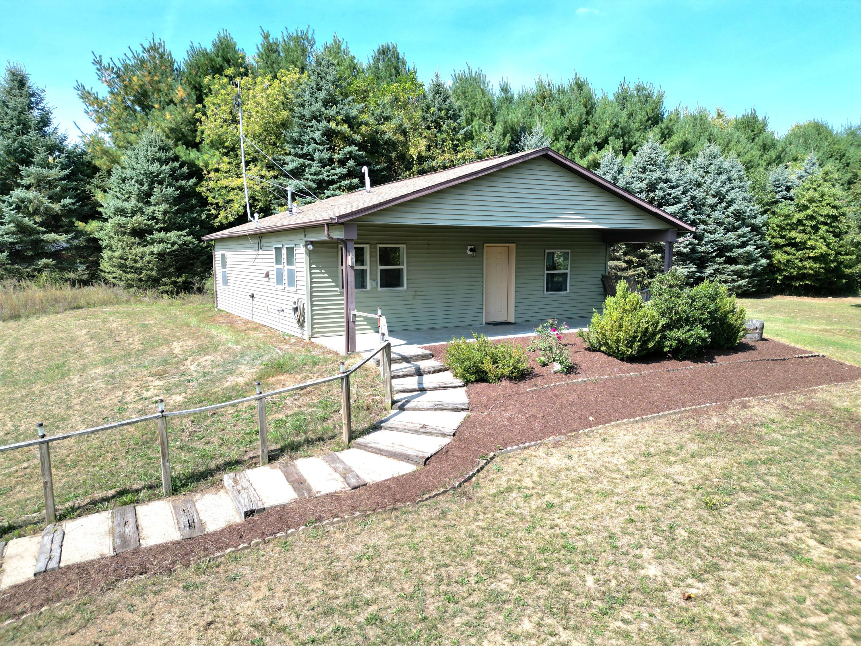 10888 Highway 60 Three Rivers, MI 49093 - Photo 1 of 19 Front Porch