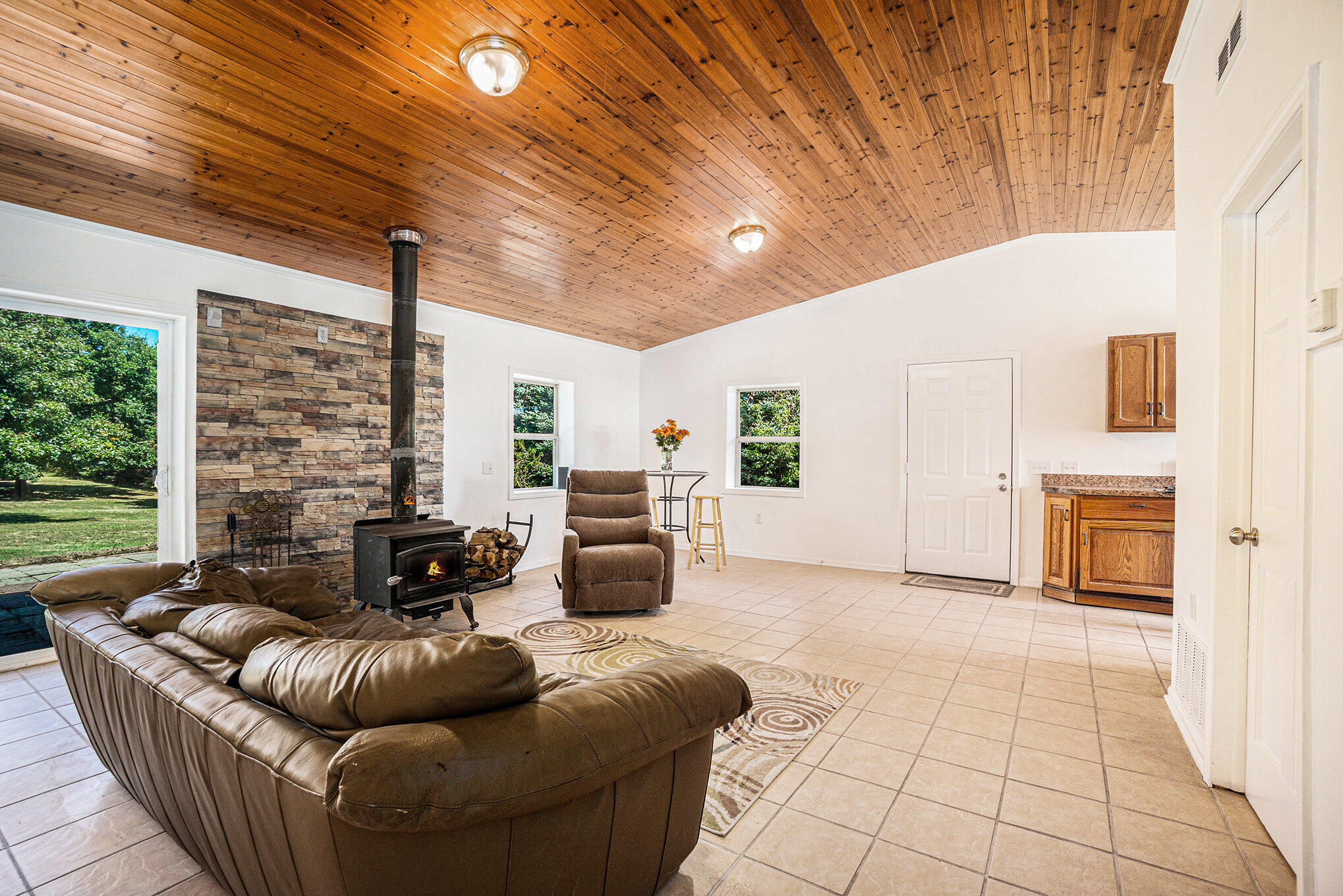 10888 Highway 60 Three Rivers, MI 49093 - Photo 5 of 19 Living Room