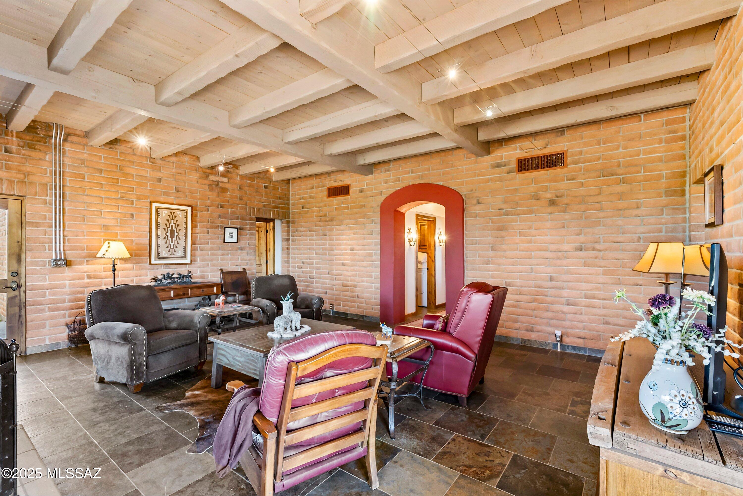 Living Area 6sk