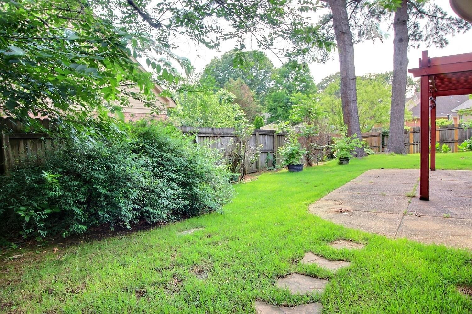 275 Home Place Collierville, TN 38017 - Photo 20 of 23 a backyard of a house with lots of green space
