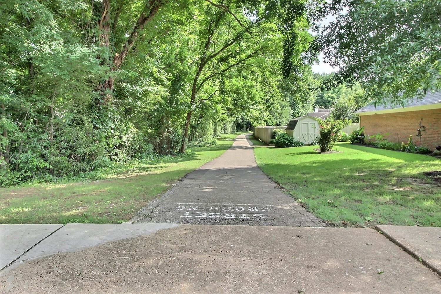 275 Home Place Collierville, TN 38017 - Photo 22 of 23 a view of a yard with plants