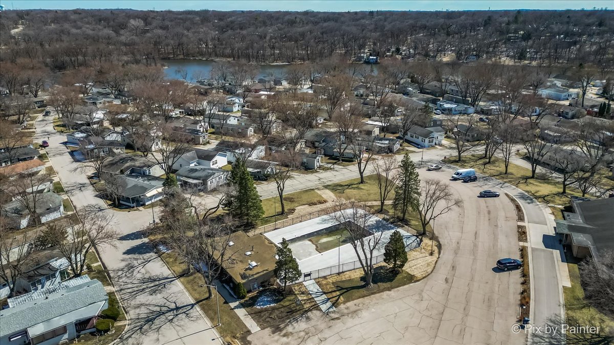 173 Northshore Road Elgin, IL 60123 - Photo 31 of 39 an aerial view of residential house with parking space