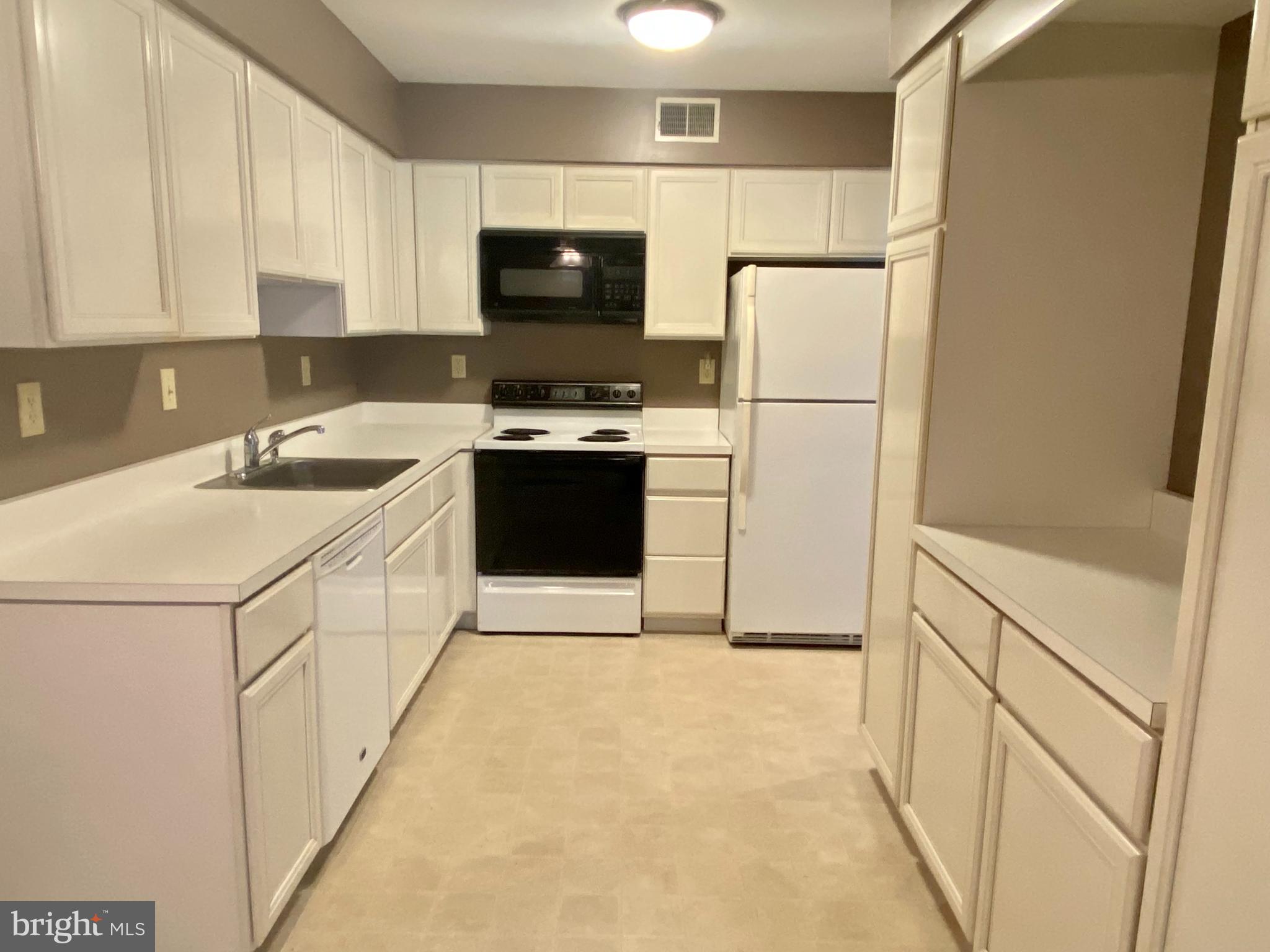 547 Pewter Drive Exton, PA 19341 - Photo 11 of 25 Kitchen
