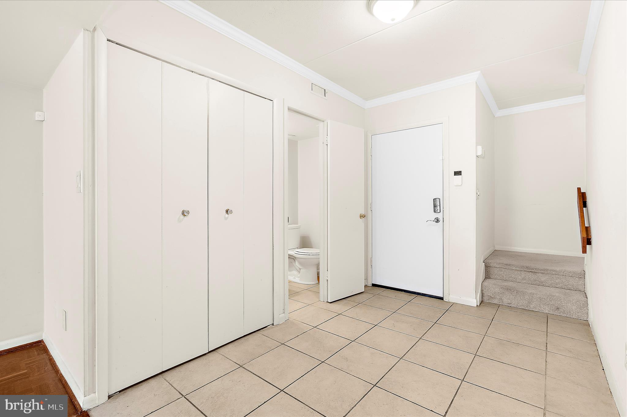24 Fencepost Court, Unit G Baltimore, MD 21208 - Photo 5 of 54 Foyer