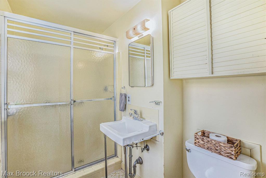 29008 Farmington Road Farmington Hills, MI 48334 - Photo 13 of 29