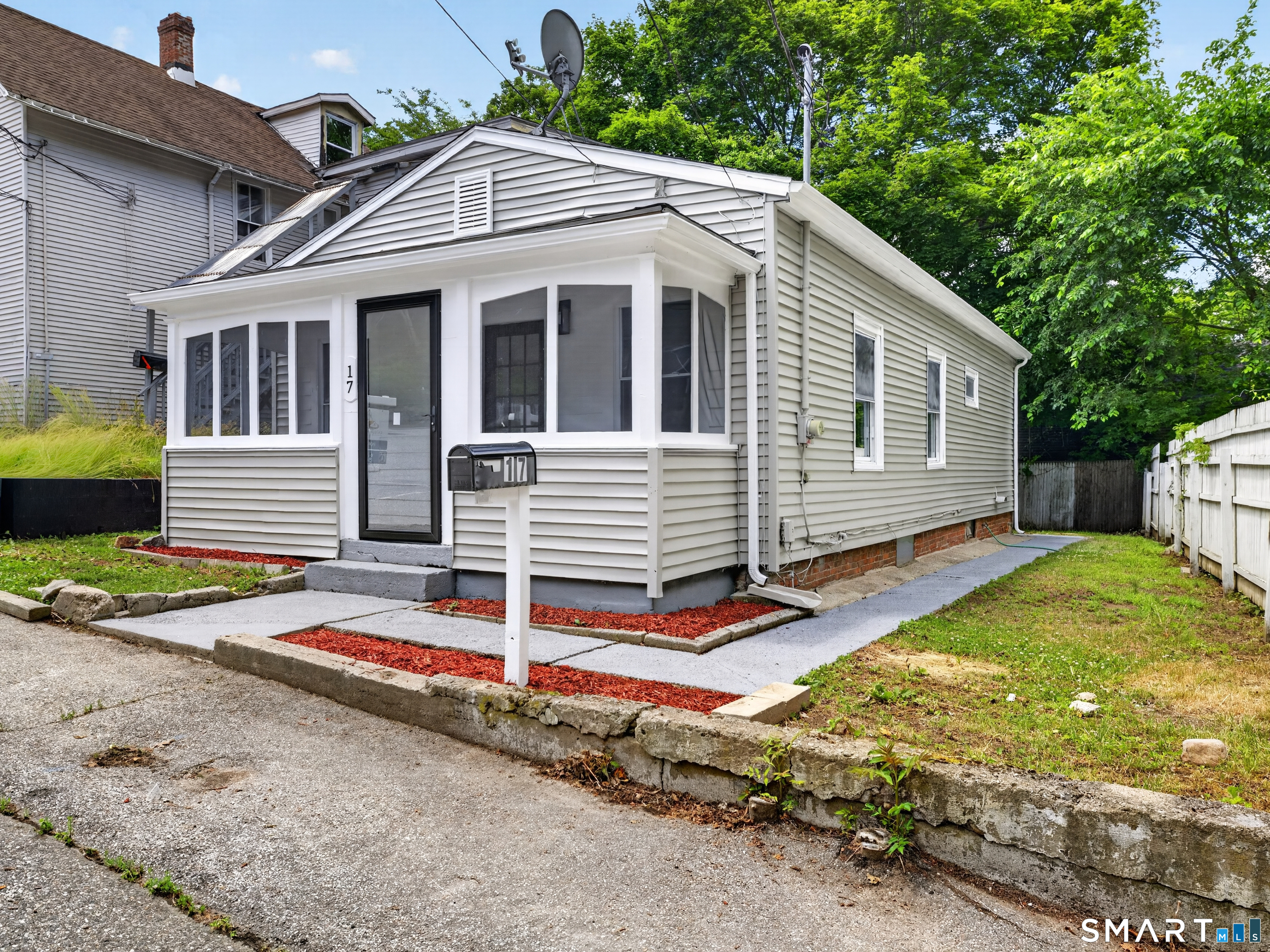 17 Ripley Place Norwich, CT 06360 - Photo 3 of 25