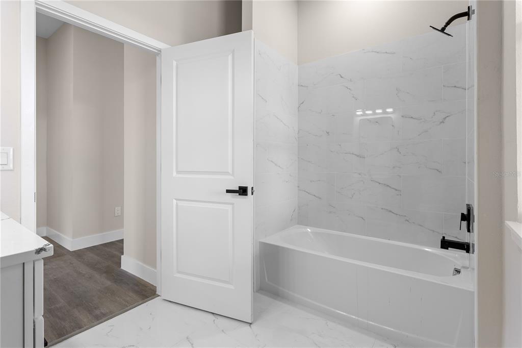 33328 County Road 473 Leesburg, FL 34788 - Photo 16 of 28 a bathroom with a bathtub