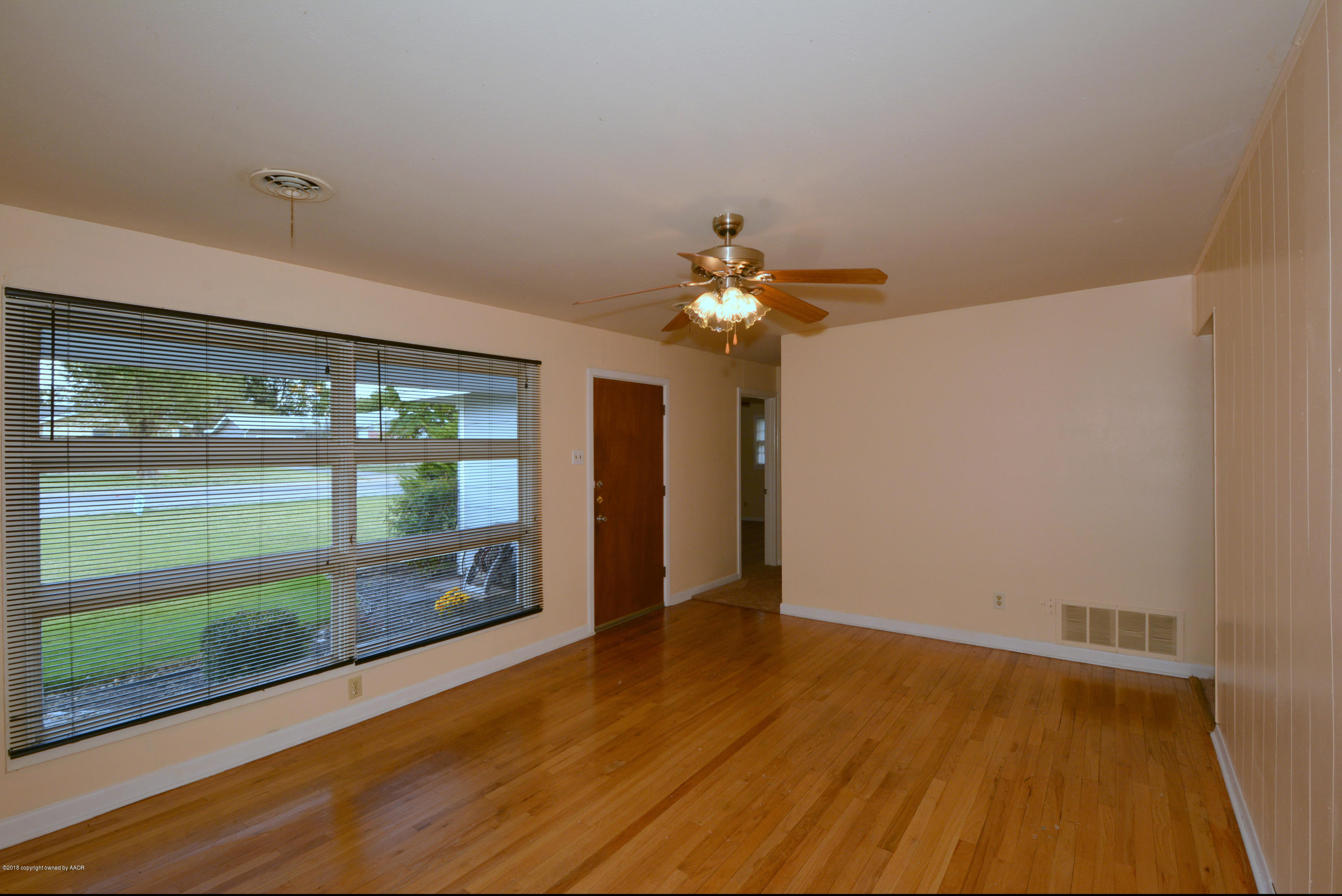 4314 South Fannin Street Amarillo, TX 79110 - Photo 3 of 21 3 Living Room