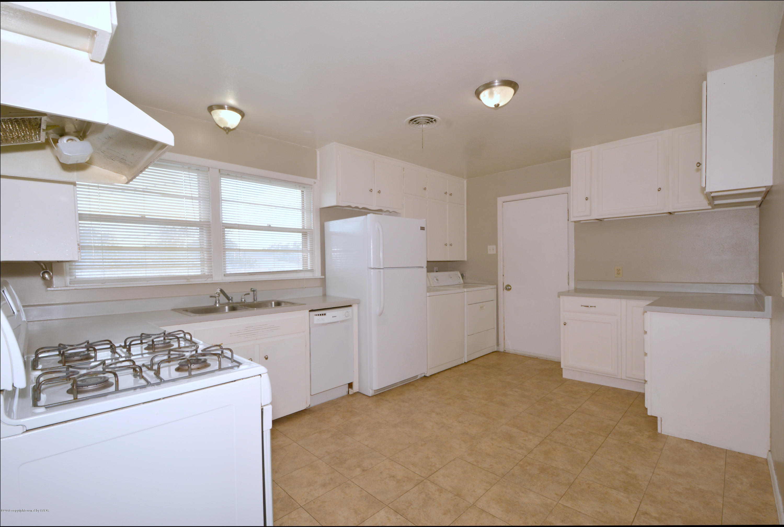 4314 South Fannin Street Amarillo, TX 79110 - Photo 4 of 21 4 Kitchen