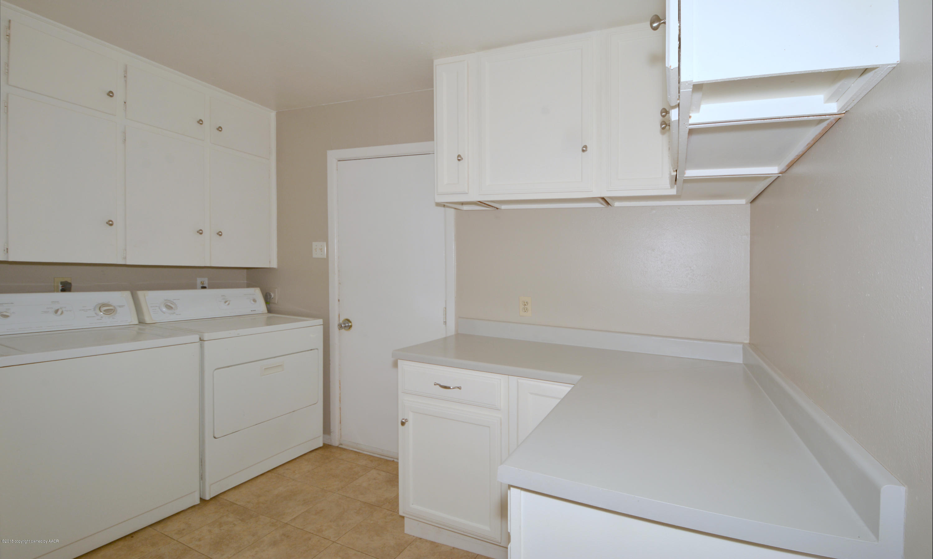 4314 South Fannin Street Amarillo, TX 79110 - Photo 7 of 21 6 Laundry Area
