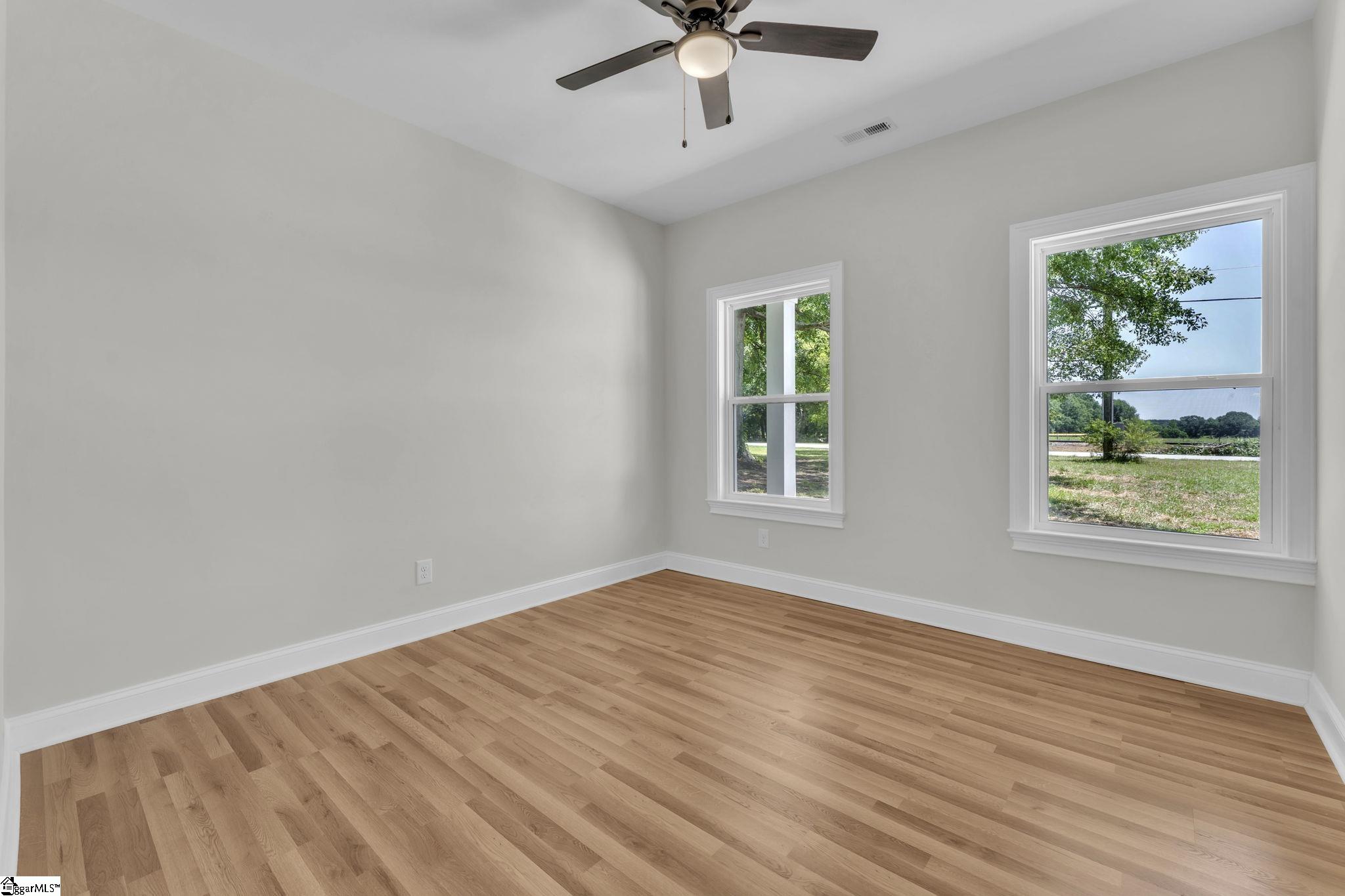 5126 North Old Laurens Road Gray Court, SC 29645 - Photo 16 of 32