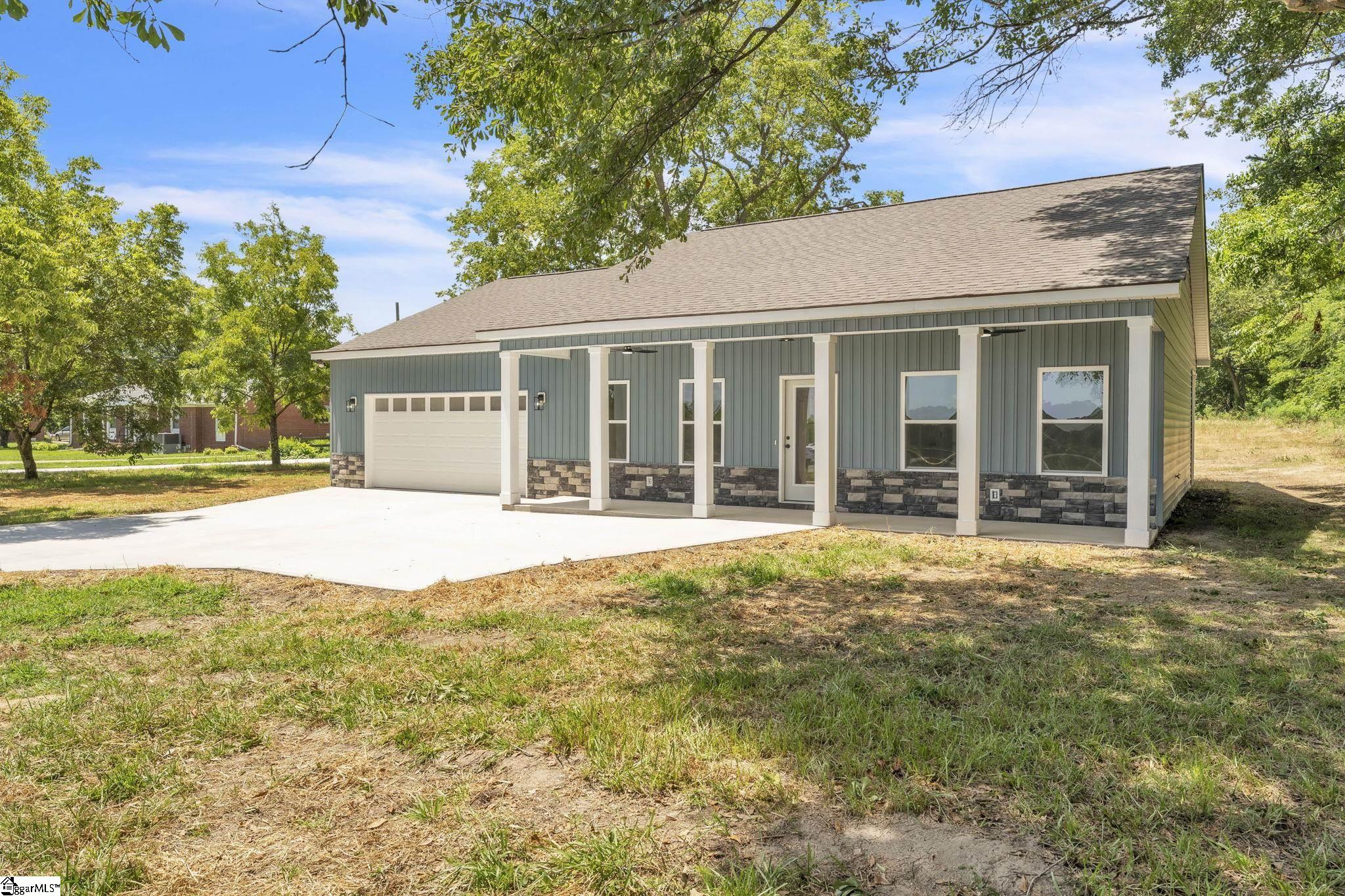 5126 North Old Laurens Road Gray Court, SC 29645 - Photo 2 of 32