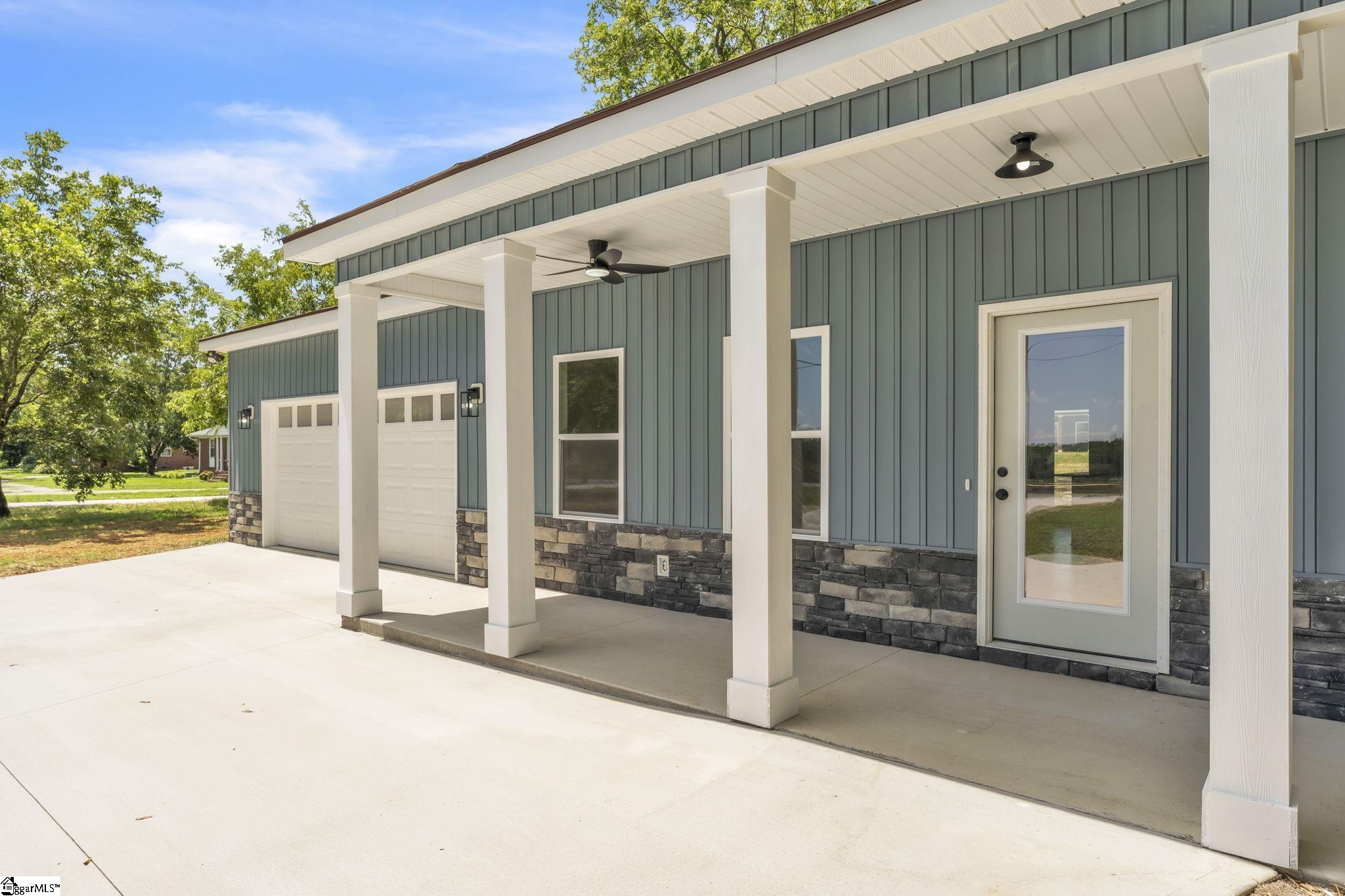 5126 North Old Laurens Road Gray Court, SC 29645 - Photo 3 of 32