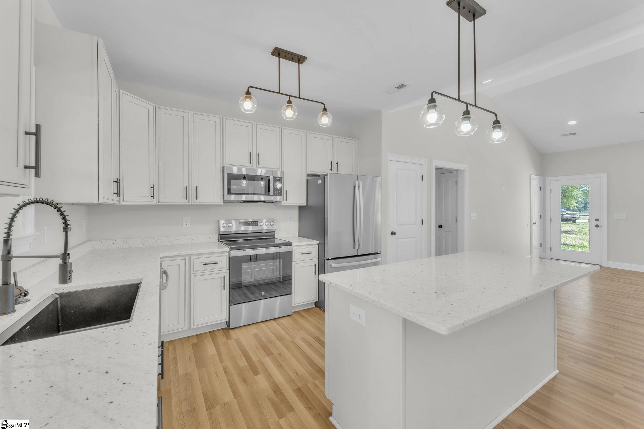 5126 North Old Laurens Road Gray Court, SC 29645 - Photo 4 of 32