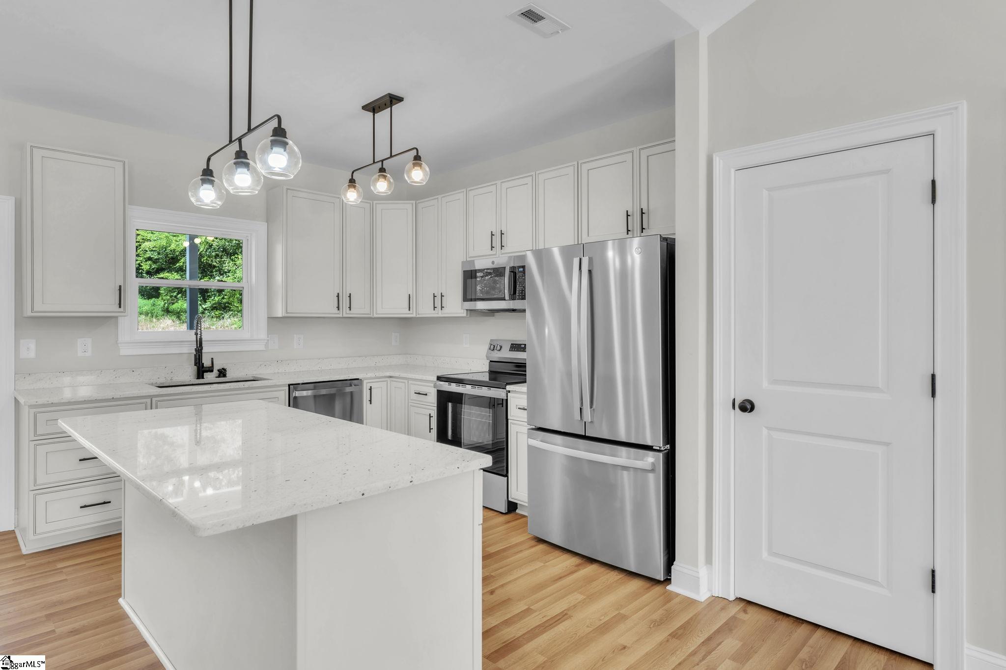 5126 North Old Laurens Road Gray Court, SC 29645 - Photo 5 of 32