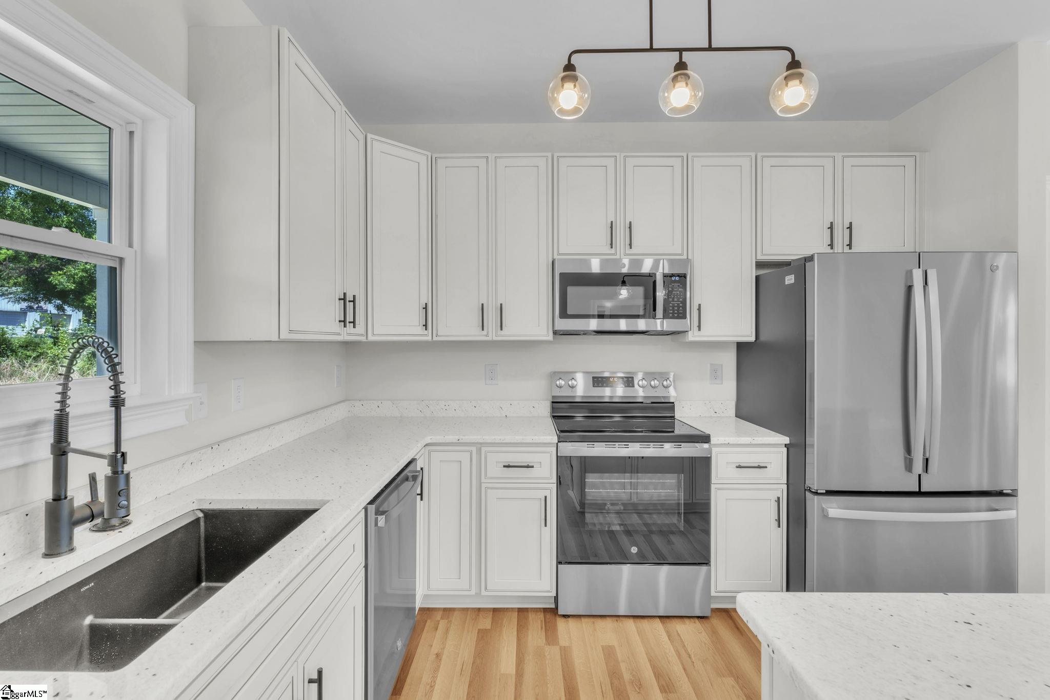 5126 North Old Laurens Road Gray Court, SC 29645 - Photo 6 of 32