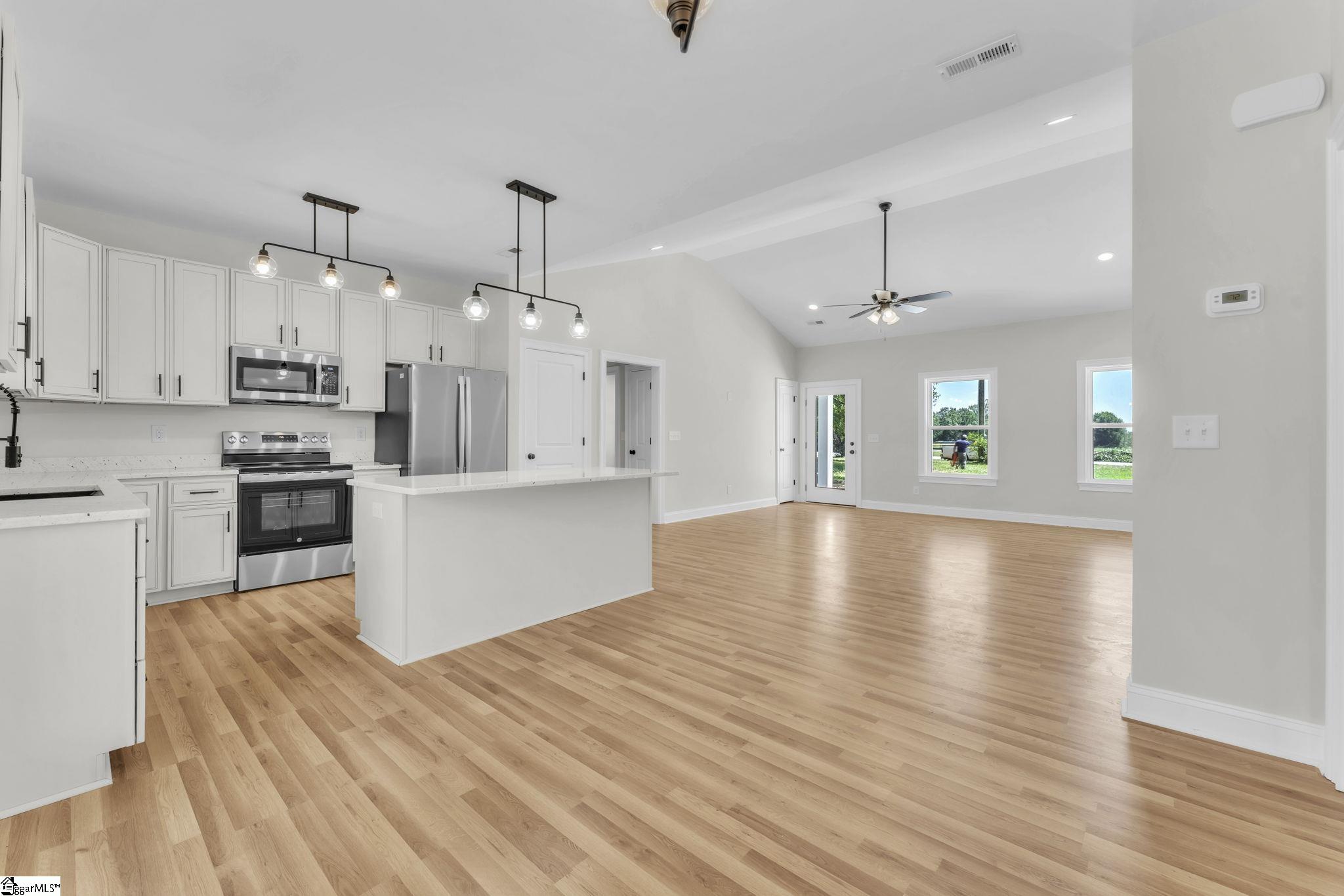 5126 North Old Laurens Road Gray Court, SC 29645 - Photo 7 of 32