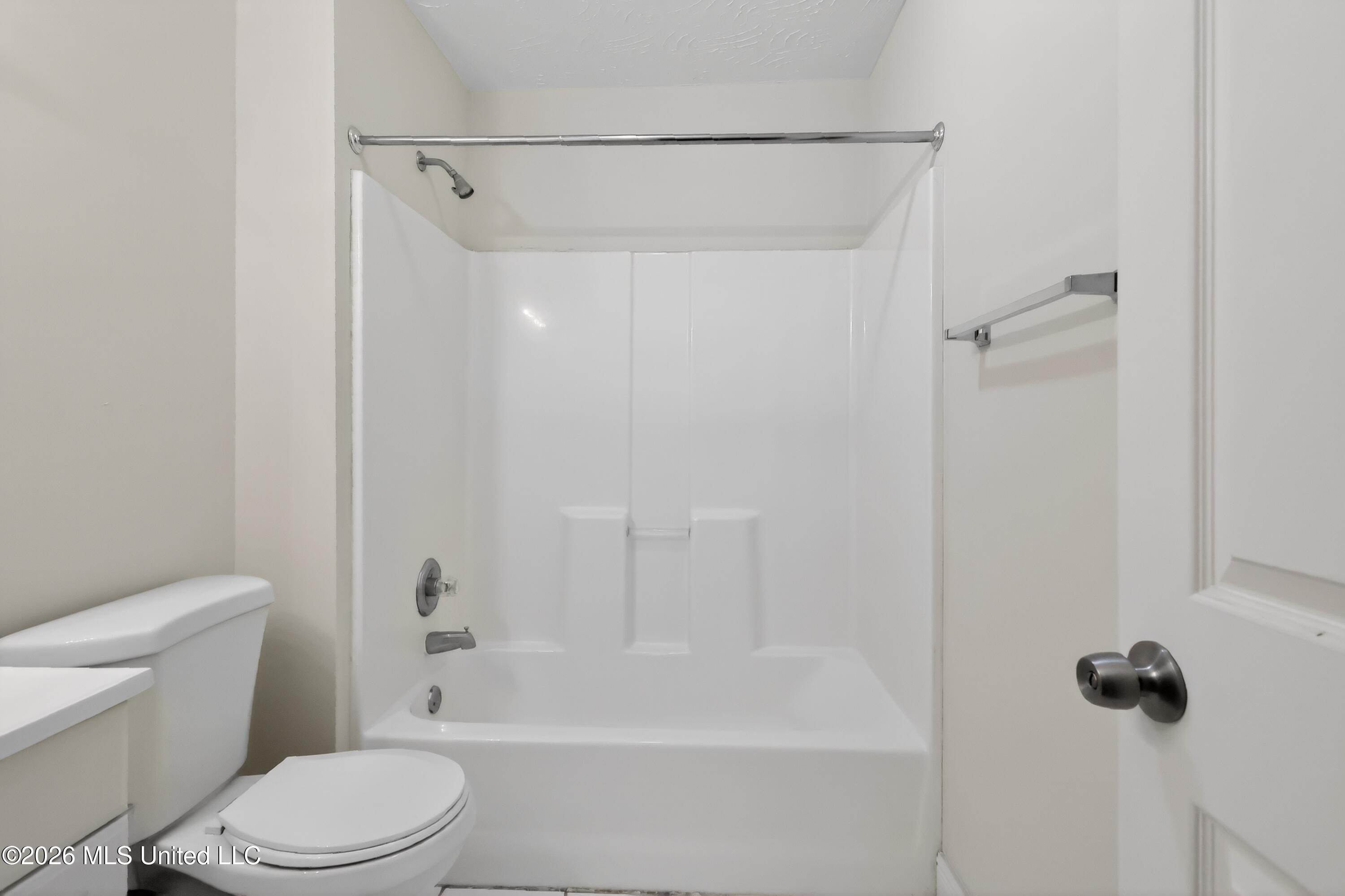 4003 West Lake Road Jackson, MS 39212 - Photo 27 of 38 27_4003_W_Lake_Rd-Bathroom-5525