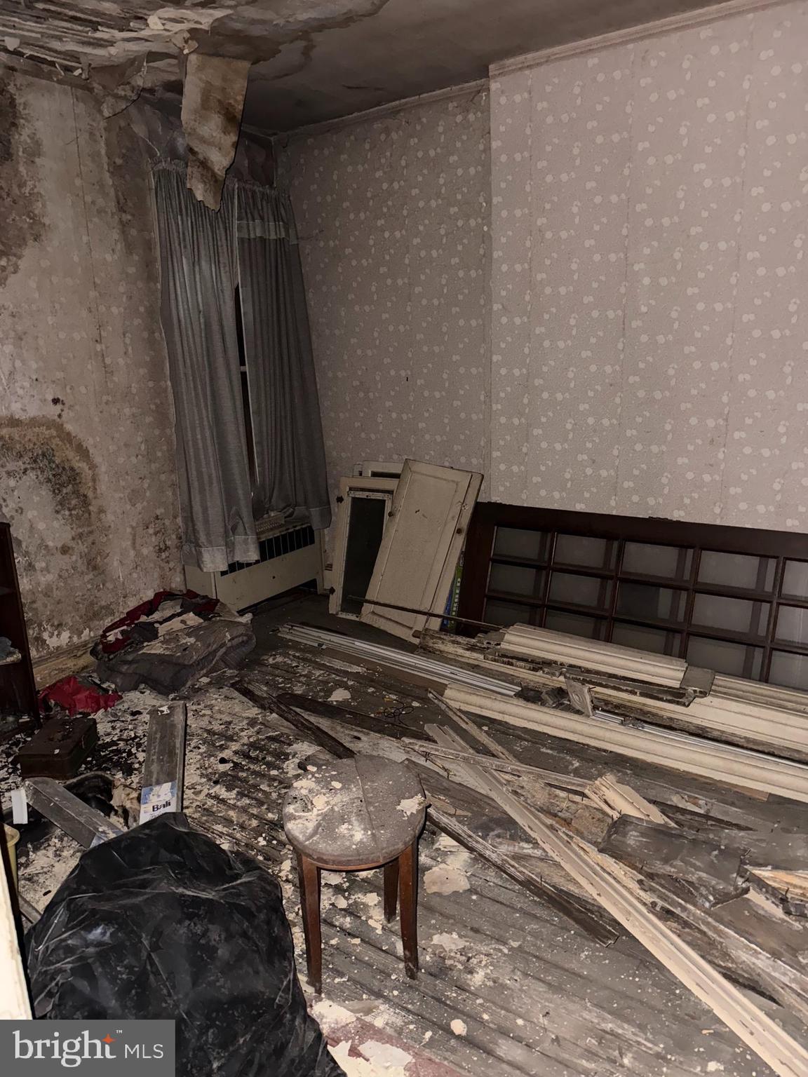 2422 Federal Street Baltimore, MD 21213 - Photo 15 of 19 a view of a backyard of a house