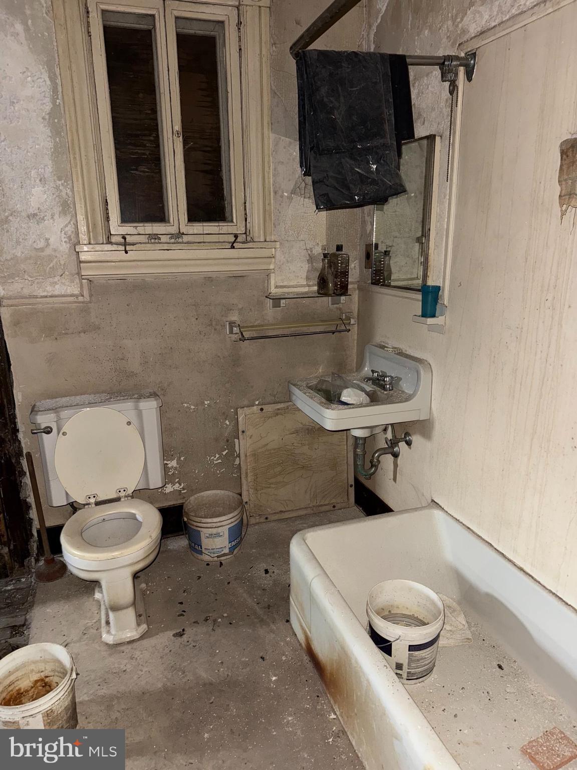 2422 Federal Street Baltimore, MD 21213 - Photo 18 of 19 a bathroom with a toilet a sink and a mirror