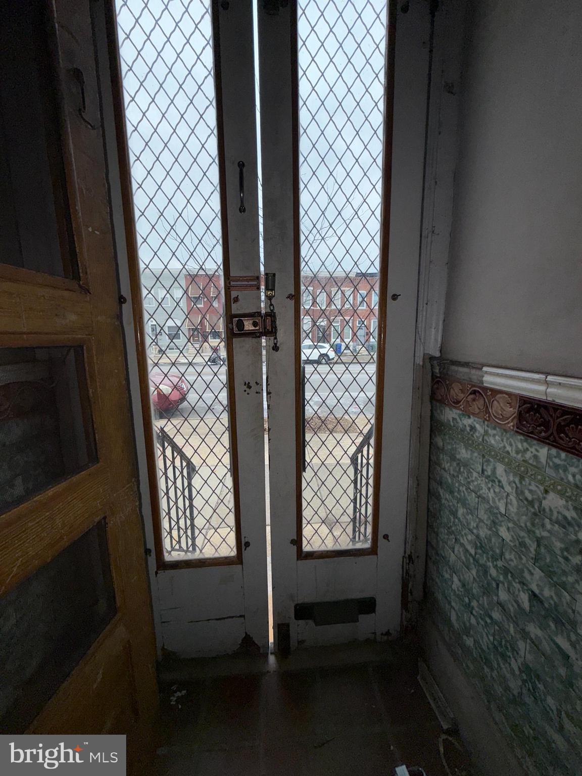 2422 Federal Street Baltimore, MD 21213 - Photo 3 of 19 a bathroom with a window
