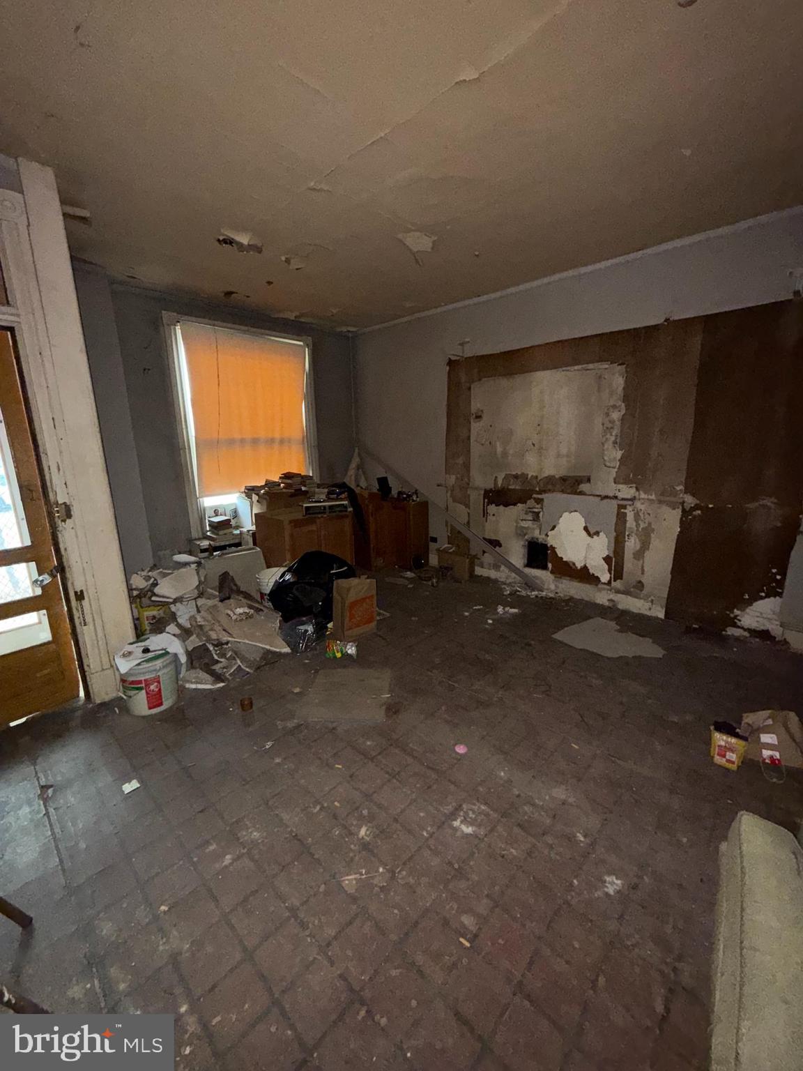 2422 Federal Street Baltimore, MD 21213 - Photo 10 of 19 a living room with furniture a window and gym equipment