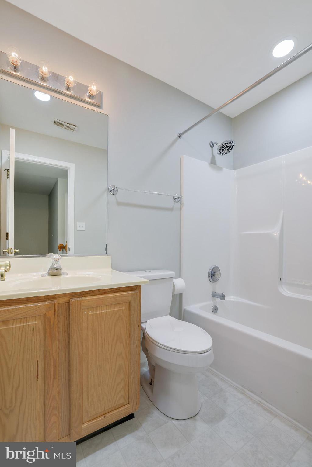703 Davol Road Stevensville, MD 21666 - Photo 29 of 34 Upstairs Bathroom