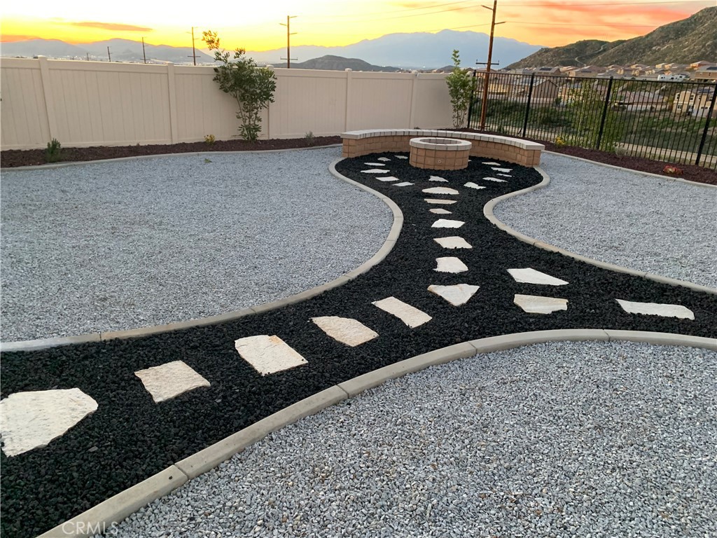 21084 Telegraph Road Riverside, CA 92507 - Photo 21 of 27 Beautiful design of spacious yard landscaping