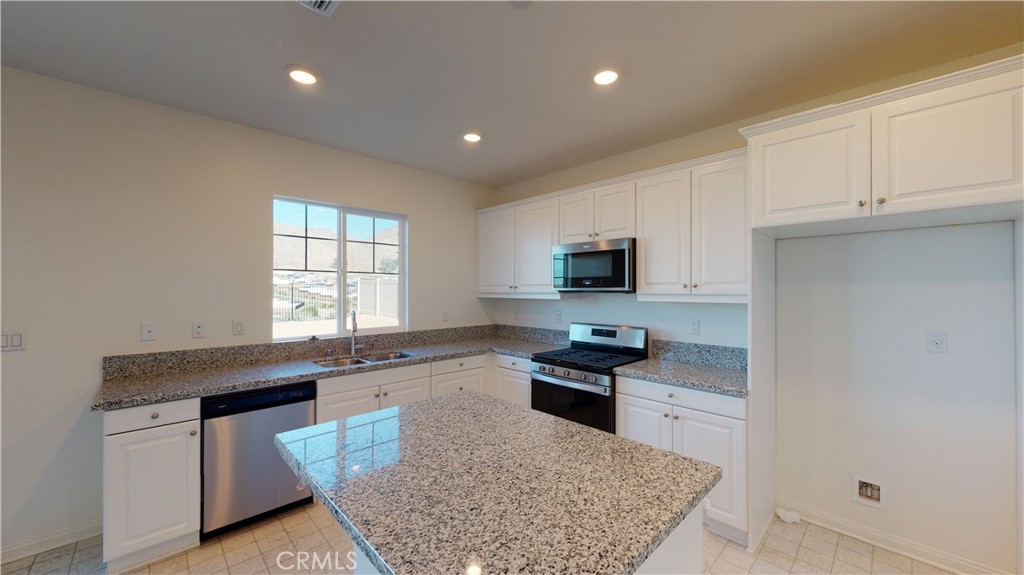 21084 Telegraph Road Riverside, CA 92507 - Photo 4 of 27 Kitchen
